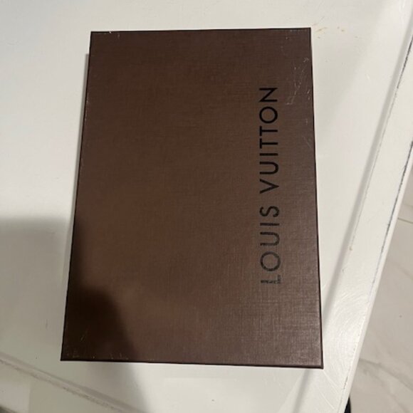 Louis Vuitton - Picture 1 of 1